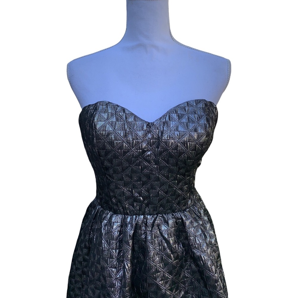 Xtaren Metallic Silver Strapless Statement Fit & Flare Mini Cocktail Party Dress - Picture 3 of 7